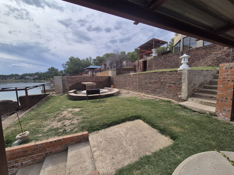 5 Bedroom Property for Sale in Bloemhof North West